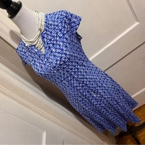 Dana Buchman Navy and White Geometric Blouse